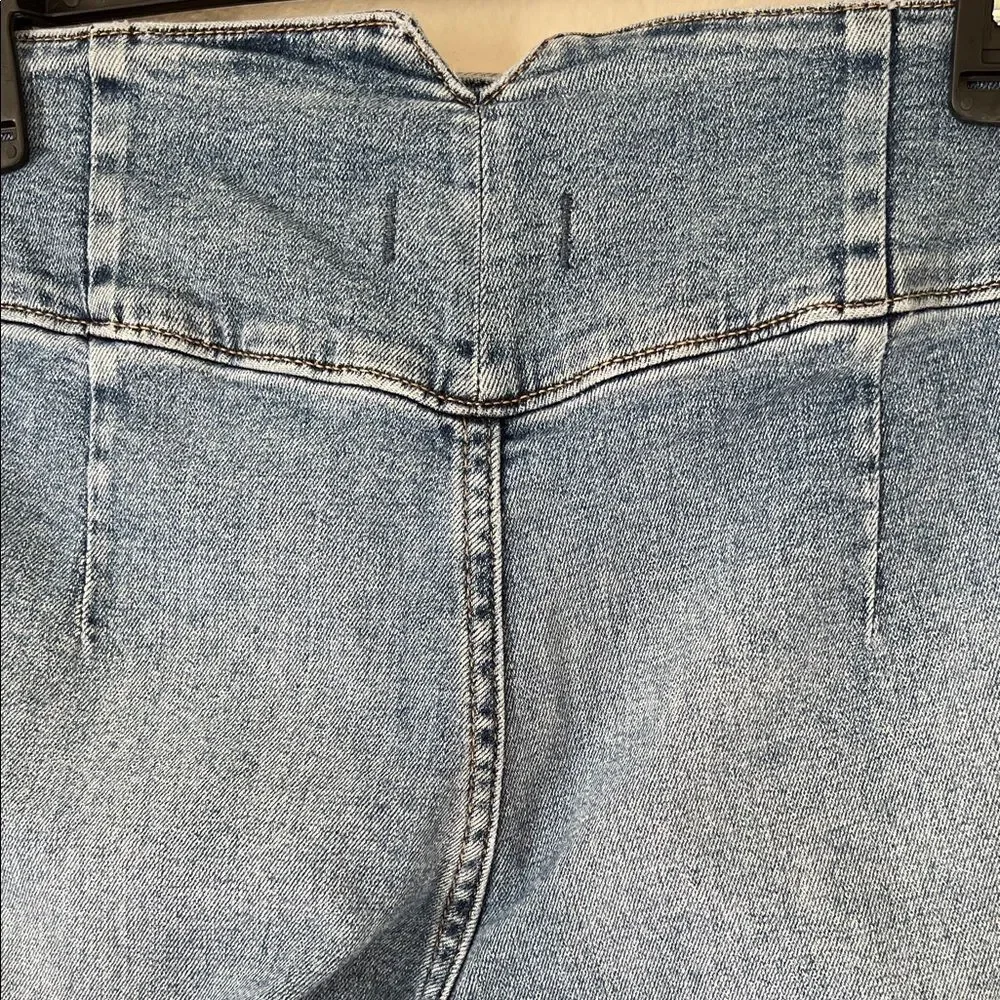 Abercrombie & Fitch  Ultra High-Rise Super Skinny Ankle Jeans in Size 6/ 28